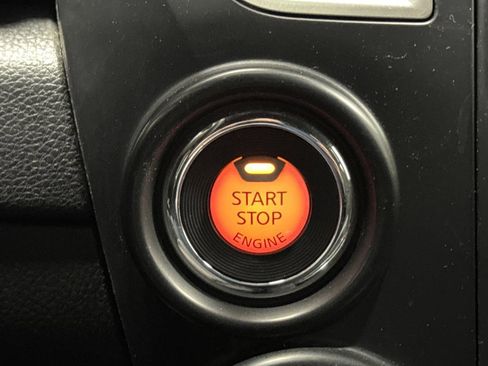 Used 2018 Nissan Titan SV w/ SV Convenience Package image 21