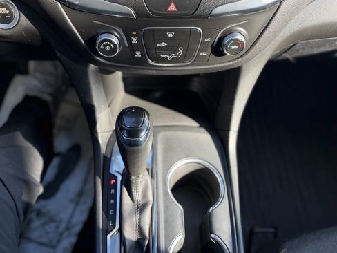 Used 2019 Chevrolet Equinox LT image 16