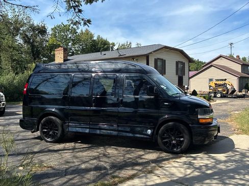 Used 2021 Chevrolet Express 2500 LS w/ Enhanced Convenience Package RWD image 5