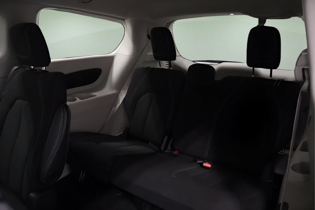 Certified 2023 Chrysler Voyager LX FWD image 15