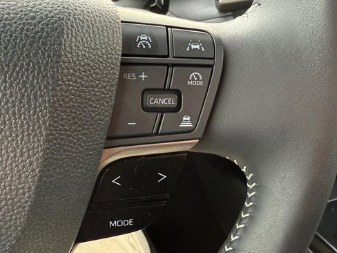 Certified 2025 Toyota Camry SE w/ Convenience Package image 18