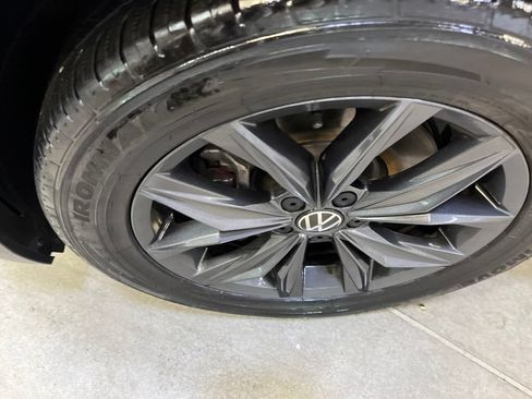Used 2023 Volkswagen Tiguan SE FWD image 9