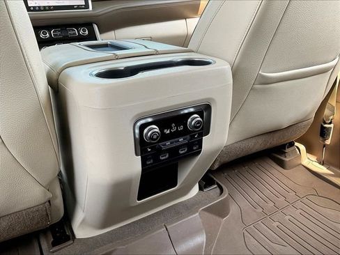 Used 2021 GMC Yukon Denali w/ Denali Premium Package RWD image 12