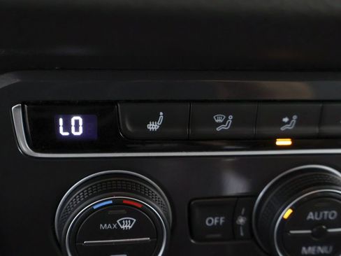 Used 2021 Volkswagen Tiguan SE AWD/4WD image 48