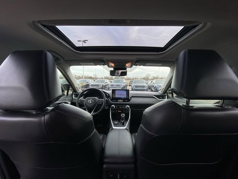 Used 2019 Toyota RAV4 Limited image 27