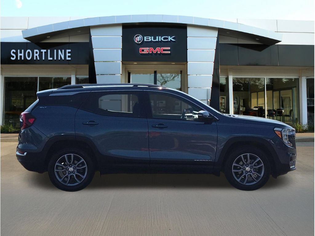Used 2024 GMC Terrain SLT AWD/4WD image 2