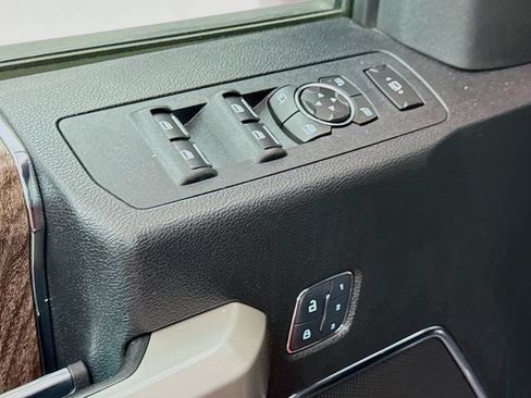 Used 2018 Ford F250 Lariat w/ Lariat Ultimate Package AWD/4WD image 18