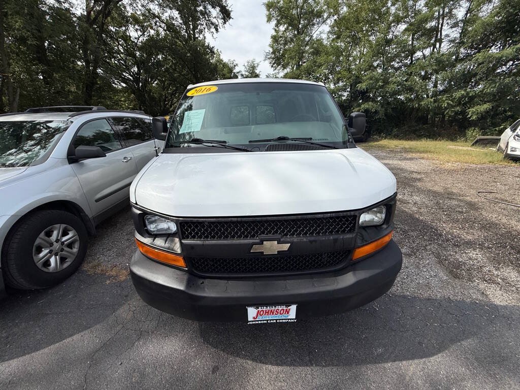 Used 2016 Chevrolet Express 2500 RWD image 2