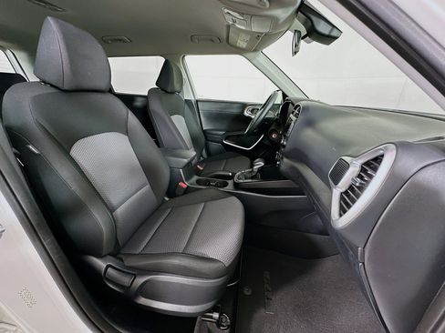 Used 2025 Kia Soul LX w/ LX Technology Package FWD image 29