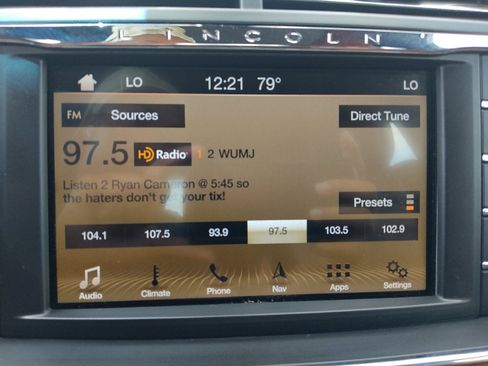 Used 2018 Lincoln Continental Reserve w/ Rear-seat Package FWD image 25