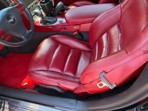 Used 2006 Chevrolet Corvette Coupe w/ Preferred Equipment Group RWD image 8