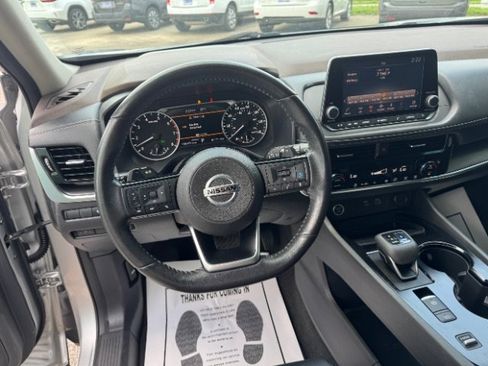 Used 2021 Nissan Rogue SV w/ Premium Package FWD image 11