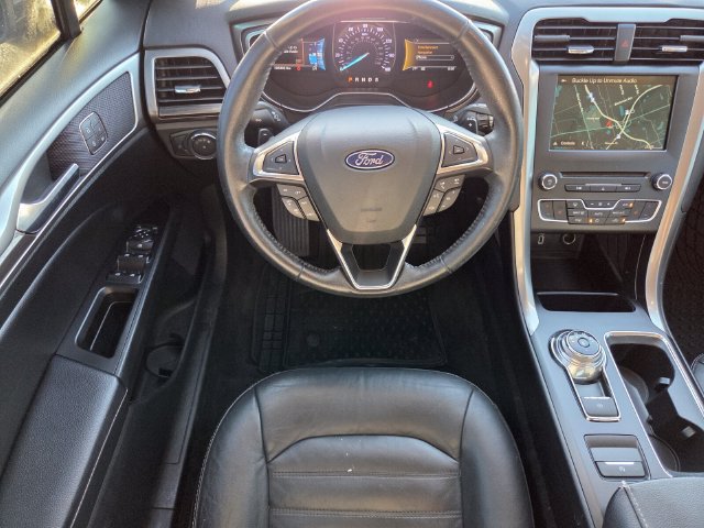 Used 2018 Ford Fusion SE w/ Fusion SE Technology Package FWD image 12