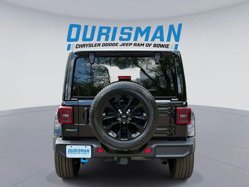 Used 2022 Jeep Wrangler Unlimited Sahara w/ Cold Weather Group image 3