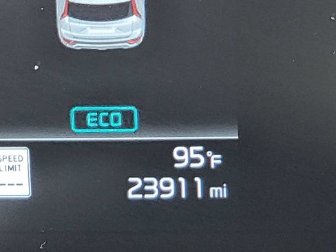 Used 2025 Kia Niro LX FWD image 5