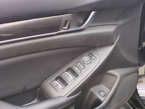 Used 2018 Honda Accord Sport image 13