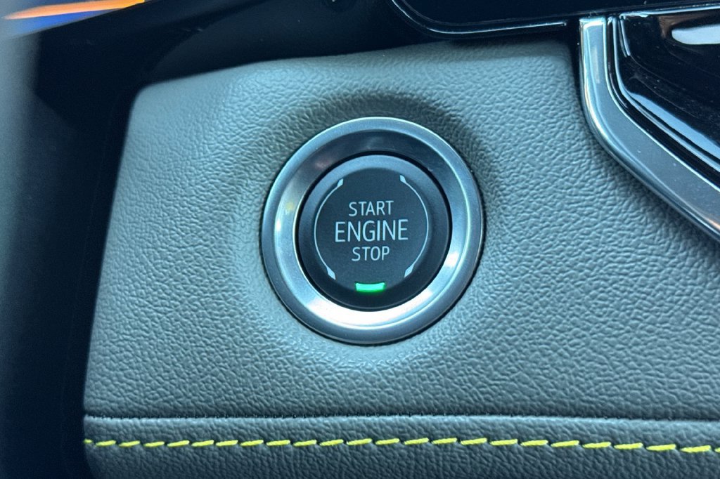 Used 2024 Chevrolet Colorado ZR2 w/ Safety Package AWD/4WD image 25