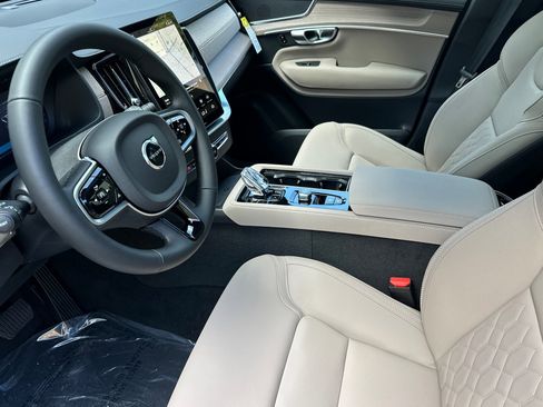 New 2026 Volvo XC90 B6 Core image 8
