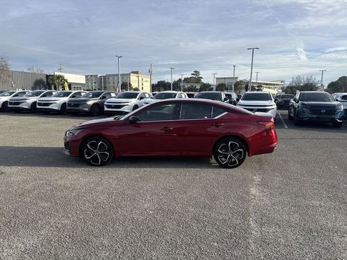 Used 2024 Nissan Altima 2.5 SR w/ SR Premium Package image 8
