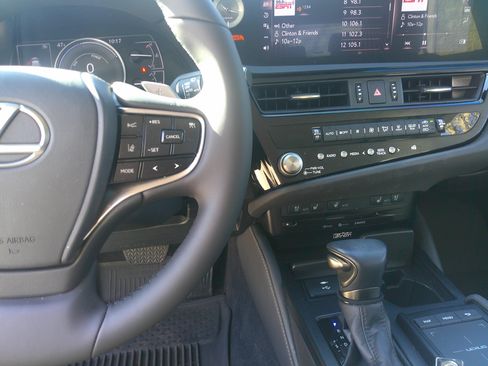 Used 2022 Lexus ES 300h w/ Premium Package image 21