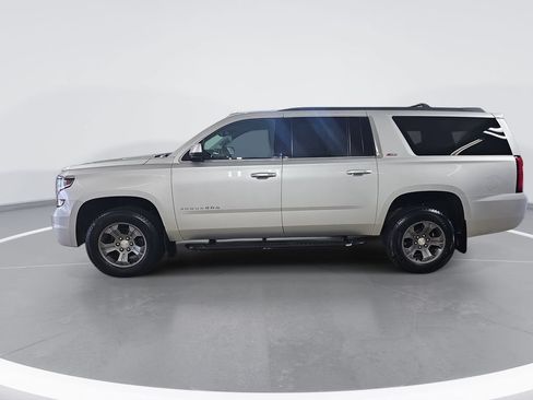 Used 2017 Chevrolet Suburban LT w/ Luxury Package AWD/4WD image 7