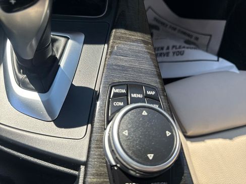 Used 2017 BMW 330i xDrive Sedan AWD/4WD image 40