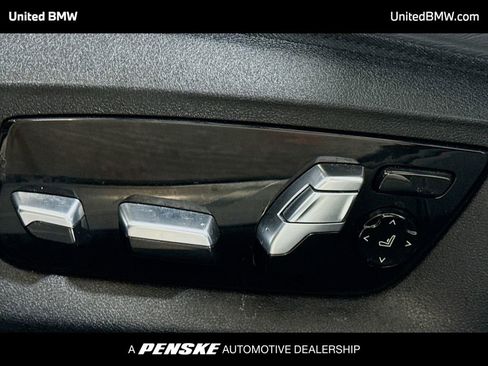 Used 2022 BMW 740i xDrive w/ Premium Package image 4