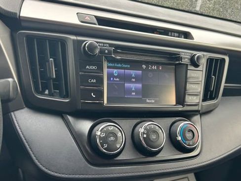 Used 2018 Toyota RAV4 LE w/ All Weather Liner Package AWD/4WD image 22