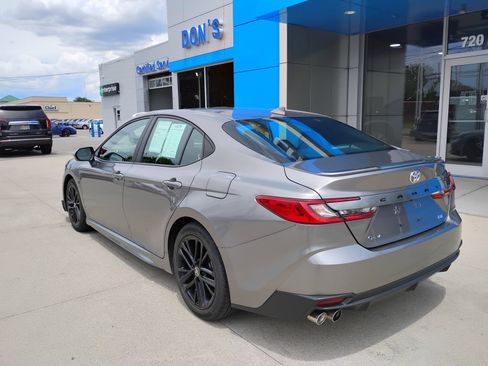 Used 2025 Toyota Camry SE FWD image 2