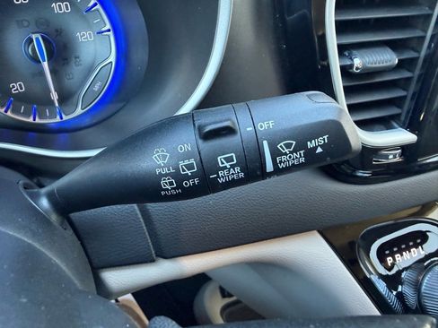 Used 2024 Chrysler Pacifica Touring-L image 19