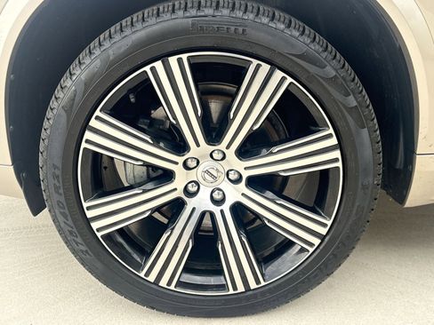 Used 2023 Volvo XC90 B6 Ultimate w/ Protection Package AWD/4WD image 12