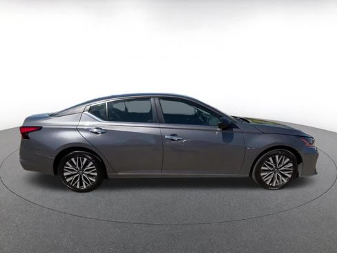 Used 2025 Nissan Altima 2.5 SV FWD image 16