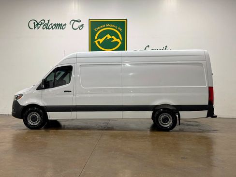 Used 2023 Mercedes-Benz Sprinter 2500 w/ Acoustic Package image 4