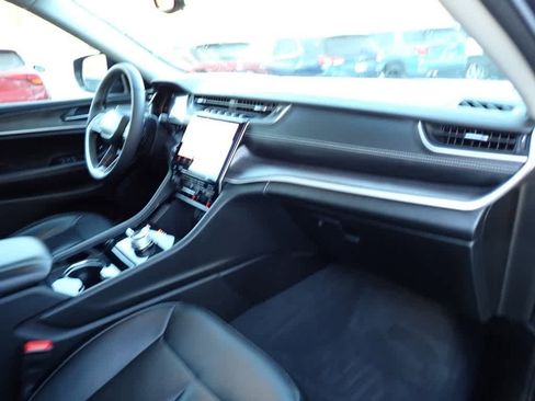 Used 2023 Jeep Grand Cherokee L Limited w/ Black Appearance Package image 20