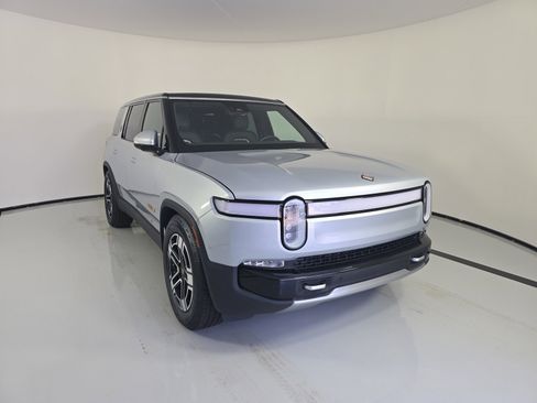 Used 2023 Rivian R1S Adventure image 7
