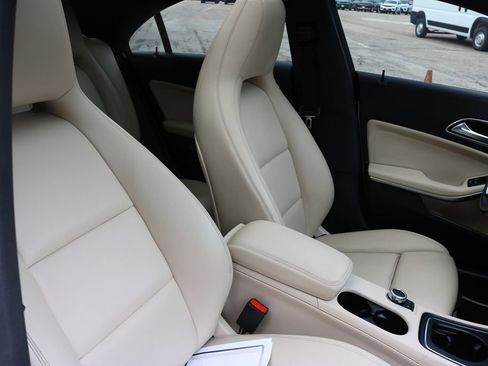 Used 2019 Mercedes-Benz CLA 250 image 19