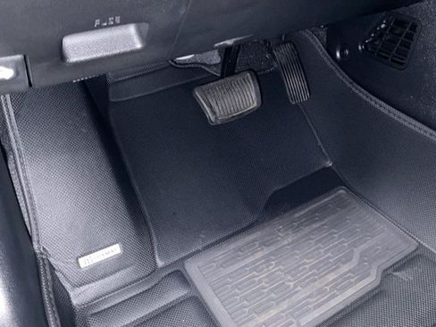 Used 2025 Hyundai Venue SEL FWD image 37