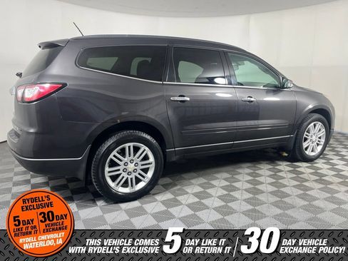 Used 2015 Chevrolet Traverse LT w/ Style and Technology Package FWD image 2