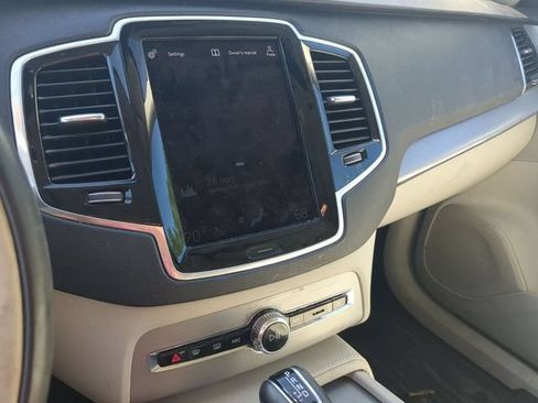Used 2021 Volvo XC90 T5 Momentum w/ Protection Package Premier FWD image 17