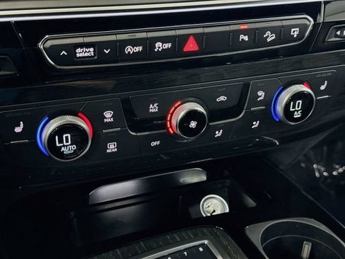 Used 2017 Audi Q7 3.0T Premium Plus w/ Premium Plus Package AWD/4WD image 18