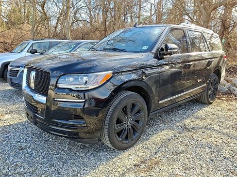 Used 2023 Lincoln Navigator Reserve image 3