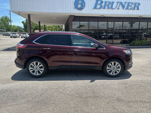 Used 2021 Ford Edge Titanium FWD image 4