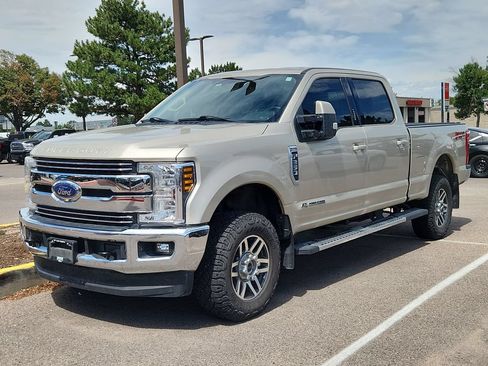 Used 2018 Ford F250 Lariat w/ Lariat Value Package AWD/4WD image 3
