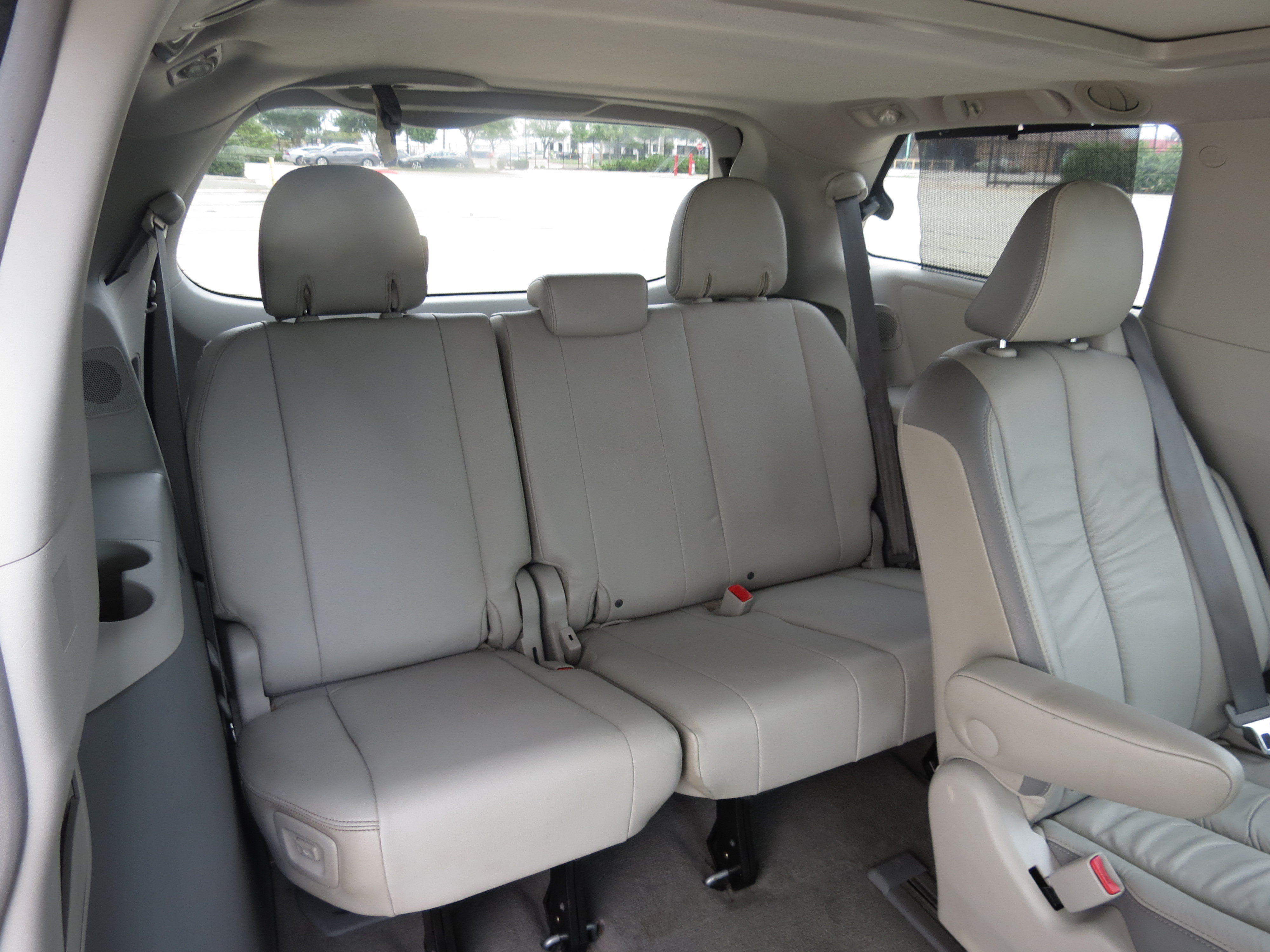 Used 2011 Toyota Sienna Limited w/ Premium Pkg FWD image 34