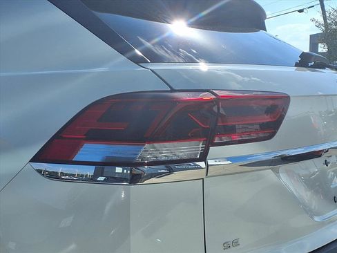 Used 2022 Volkswagen Atlas Cross Sport SE image 23