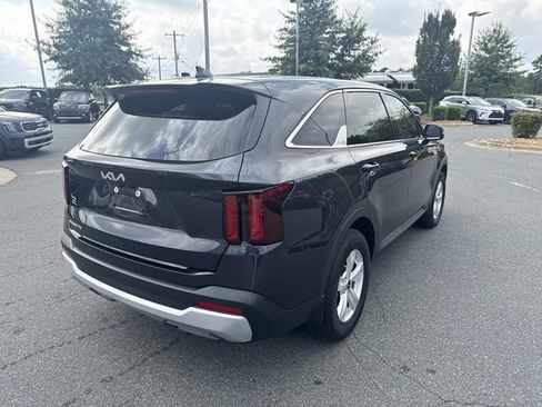 Certified 2026 Kia Sorento LX FWD image 8