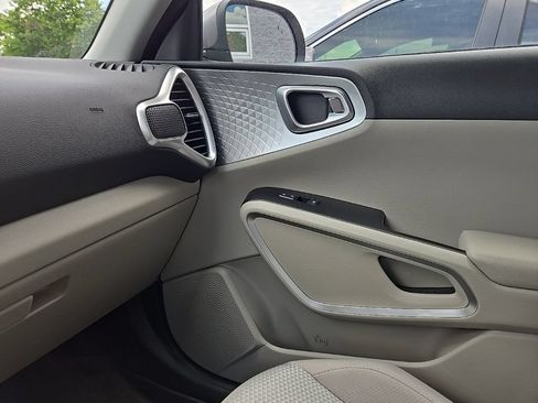 Certified 2025 Kia Soul LX w/ LX Technology Package FWD image 21