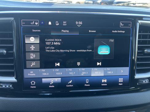 Used 2023 Chrysler Pacifica Touring-L FWD image 28