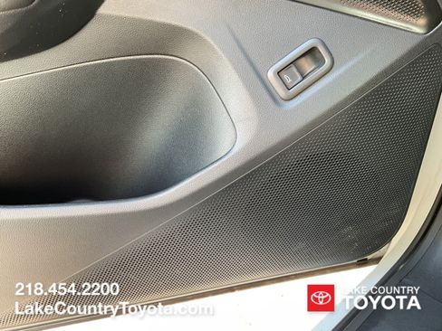 Used 2026 Volkswagen Tiguan SE AWD/4WD image 33