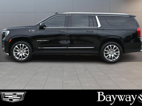 Used 2024 GMC Yukon XL Denali Ultimate AWD/4WD image 5